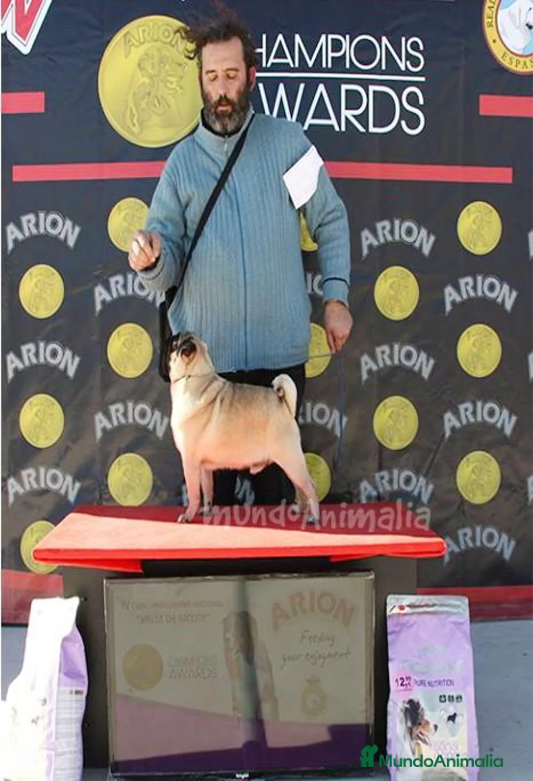 Imagen de galería {{count}}