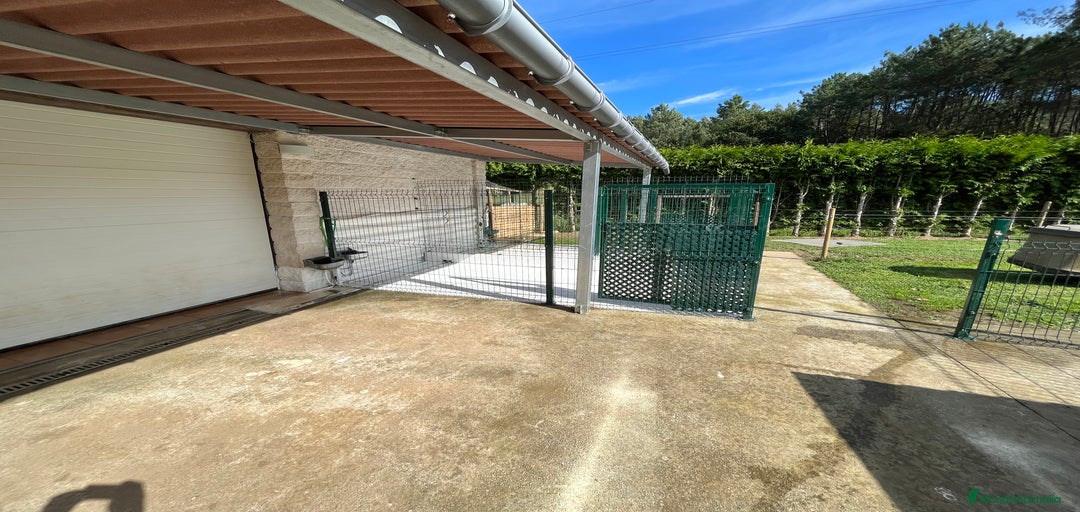 Imagen de galería {{count}}